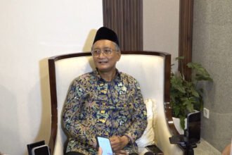 Menteri PU Dody Hanggodo membantah tudingan enggan bersalaman dengan bawahan dan menjelaskan penggunaan jet milik Kementerian Perhubungan saat kunjungan kerja ke Indonesia Timur.