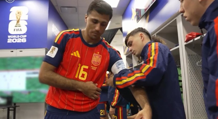 Rodri menghadapi operasi punggung setelah mengantar Spanyol juara Piala Dunia 2026, sementara masa depannya di Manchester City kembali menjadi sorotan.