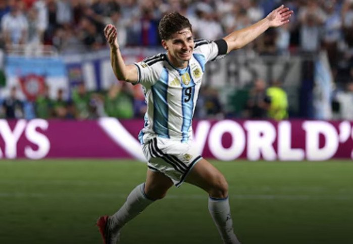 Arsenal disebut siap mengorbankan Viktor Gyokeres untuk membuka jalan merekrut Julian Alvarez pada bursa transfer musim panas.