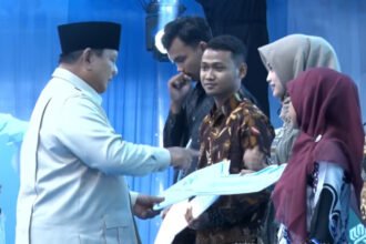 Program KPR Sejahtera membantu Rusmini memiliki rumah subsidi sekaligus membuka usaha warung yang menambah penghasilan keluarga di Batang.