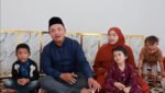 Pasangan guru asal Pekalongan berhasil memiliki rumah pertama melalui Program KPR Sejahtera FLPP dengan proses cepat, DP 0 persen, dan cicilan ringan.