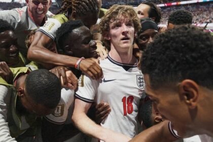 Anthony Gordon resmi memilih Barcelona setelah Bayern Munich mundur akibat tingginya biaya agen dan kenaikan nilai transfer.