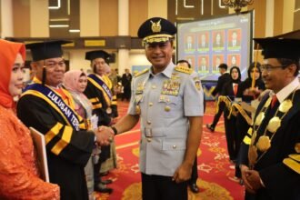 UNSURYA Kukuhkan Dua Guru Besar dan Wisuda 414 Lulusan, Perkuat SDM Menuju Indonesia Emas 2045