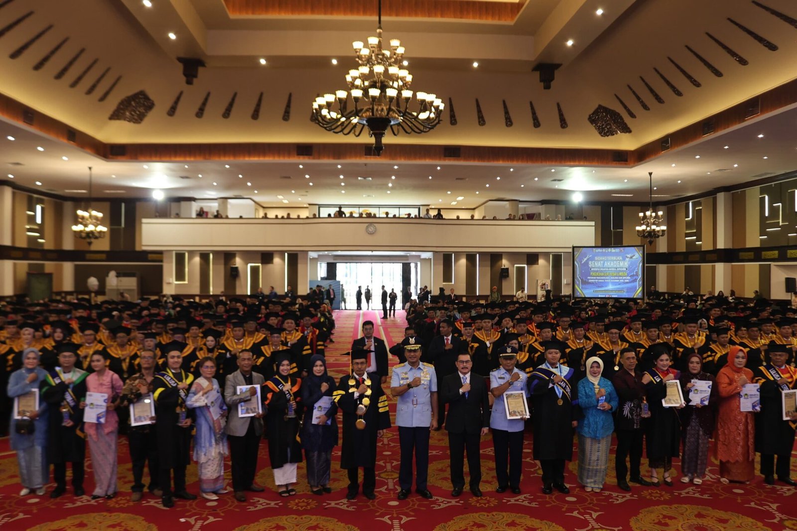 UNSURYA Kukuhkan Dua Guru Besar dan Wisuda 414 Lulusan, Perkuat SDM Menuju Indonesia Emas 2045 12 UNSURYA kembali menorehkan kontribusi nyata bagi dunia pendidikan tinggi Indonesia melalui penyelenggaraan Wisuda ke-37 yang berlangsung di Gedung Puri Ardhya Garini, Halim Perdanakusuma, Jakarta Timur, Kamis (2/7/2026)