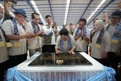 BULOG Perkuat Kapasitas Penyimpanan Pangan, Ketua Komisi IV DPR RI Titiek Soeharto Resmikan Gudang BULOG di Kalsel