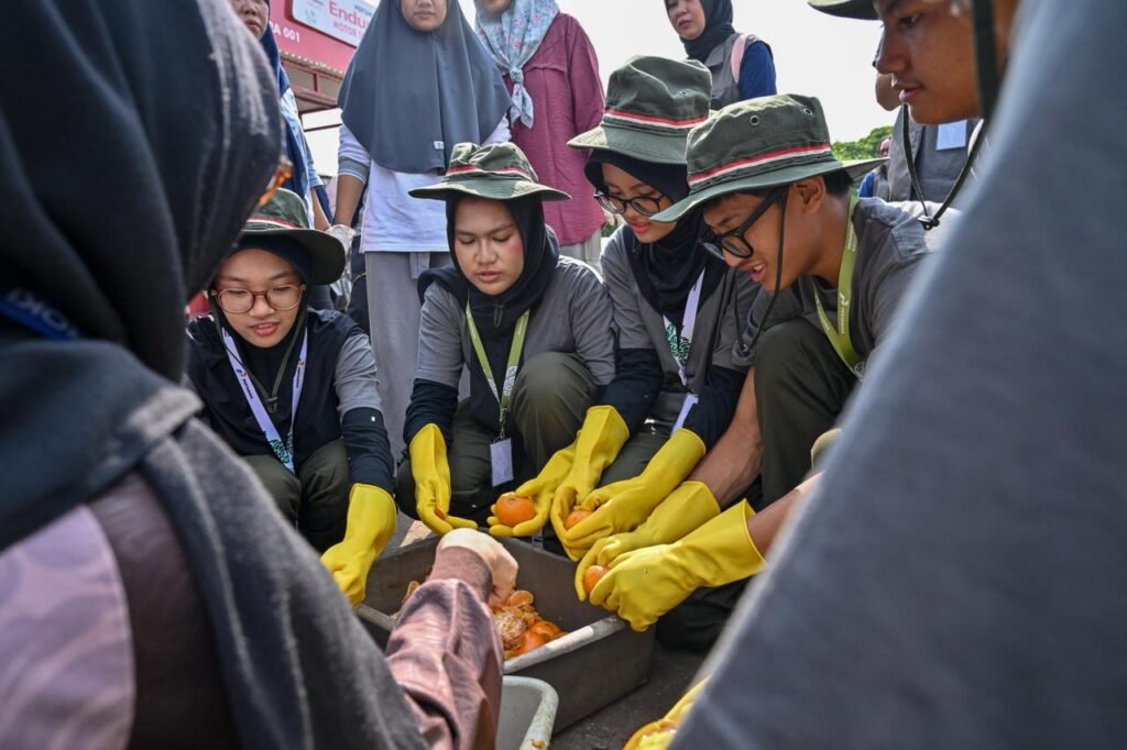 GreenBus Pertamina, Ajak Generasi Muda Belajar dari Kampung Hijau Cemara 12 GreenBus Pertamina, Ajak Generasi Muda Belajar dari Kampung Hijau Cemara