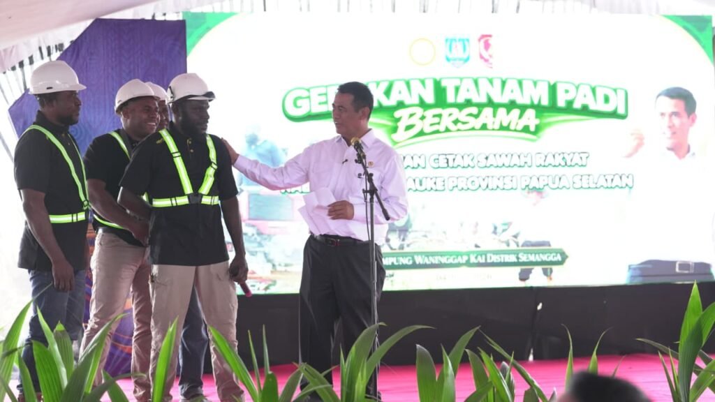 BULOG Dukung Gerakan Tanam Padi Serentak di Kawasan Cetak Sawah Merauke 12 BULOG Dukung Gerakan Tanam Padi Serentak di Kawasan Cetak Sawah Merauke