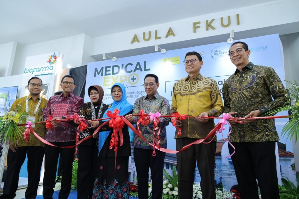 Rumus ABG ala Taruna Ikrar: Ketika FKUI, Bio Farma, dan BPOM Bersatu Menulis Sejarah Vaksin Nasional 12 Rumus ABG ala Taruna Ikrar: Ketika FKUI, Bio Farma, dan BPOM Bersatu Menulis Sejarah Vaksin Nasional