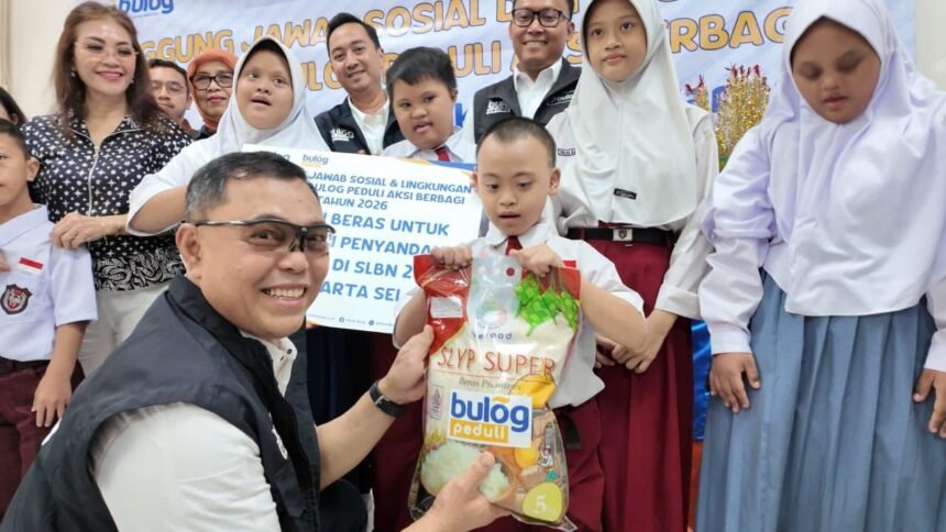 BULOG Peringati Hari Anak Nasional, Salurkan 500 Paket Beras bagi Siswa Penyandang Disabilitas