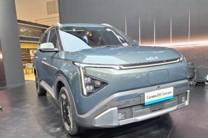 Bukan Sekedar Mobil Listrik, Kia Carens EV Bawa Layar Panoramik hingga ADAS Canggih di GIIAS 2026