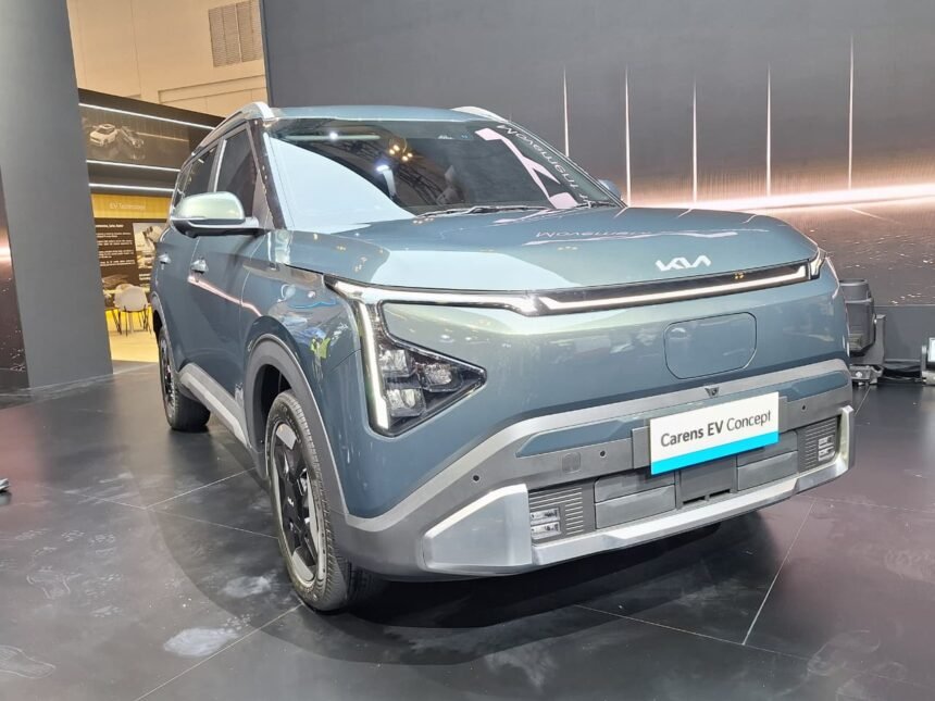 Bukan Sekedar Mobil Listrik, Kia Carens EV Bawa Layar Panoramik hingga ADAS Canggih di GIIAS 2026
