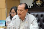 Anggota Komisi III DPR RI Adang Daradjatun meminta pengusutan tuntas atas gugurnya tiga anggota Polri saat operasi pemberantasan narkotika di Kabupaten Katingan.