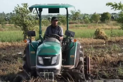 Terbang dari Wamena ke Jakarta, Petani Papua Ini Menangis Haru Temui Sudaryono Demi Ucapkan Terima Kasih