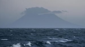 Status Naik ke Level III Siaga, Warga Pesisir Pandeglang Diminta Waspadai Erupsi Gunung Anak Krakatau