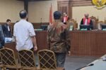 Saksi Kasus Korupsi Bea Cukai Rp78,8 Miliar Ngaku Pakai Baju Hasil Suap di Ruang Sidang