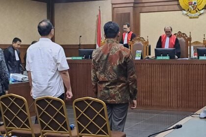 Saksi Kasus Korupsi Bea Cukai Rp78,8 Miliar Ngaku Pakai Baju Hasil Suap di Ruang Sidang