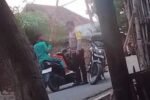 Dugaan anggota polisi menampar seorang siswa di Desa Nggembe, Bima, memicu kemarahan warga hingga aksi blokade jalan, sementara Polres Bima langsung menangani kasus tersebut.