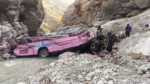 Bus Sarat Muatan Terjun ke Jurang di Pegunungan Pakistan, 40 Penumpang Tewas Seketika