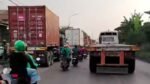Macet Horor Jalan Cacing Bikin Pengendara 'Terpanggang' dan Emosi, Pemotor Desak Pemisahan Jalur Kontainer