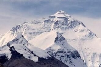 Menghitung Mundur Kiamat Es Papua, Bersiap Jadi Saksi Terakhir Hilangnya Salju Abadi Puncak Jayawijaya