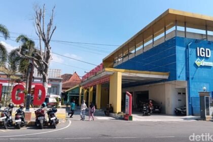 Gudang Amunisi TNI di Madiun Meledak: Satu Prajurit Gugur, Personel Bersenjata Jaga Ketat Rumah Sakit