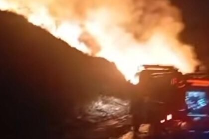 TPA Cipayung Depok Terbakar Malam Ini, Petugas Damkar Berjibaku Jinakkan Kobaran Api
