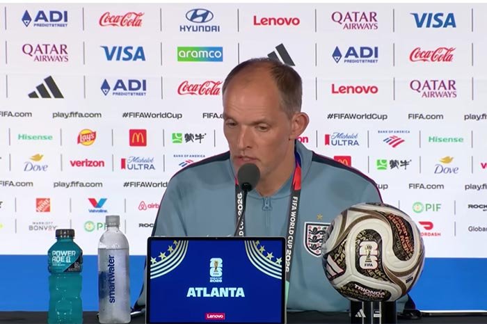 Thomas Tuchel menjadi sasaran kritik setelah strategi bertahan Inggris gagal membendung kebangkitan Argentina di semifinal Piala Dunia 2026.