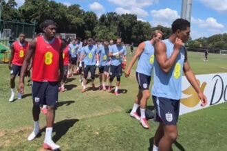 Declan Rice harus menjalani isolasi setelah terserang penyakit menjelang laga hidup-mati Inggris melawan Norwegia di perempat final Piala Dunia.
