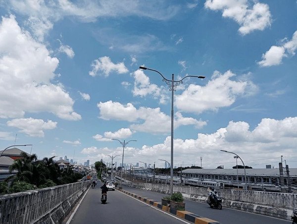 BMKG Prediksi Cuaca Jabodetabek Cerah-Berawan Hari Ini