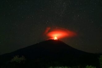 Gunung Ile Lewotolok Erupsi Selasa Malam, Getaran Erupsi Terasa hingga Permukiman