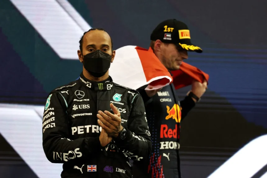 F1 GP Inggris Berakhir Mirip Abu Dhabi 2021 tapi Hasilnya Berbeda, Hamilton Rugi Dua Kali