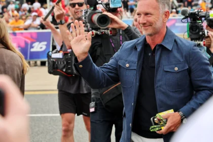 Setahun Pasca Dipecat Red Bull, Christian Horner Muncul di Silverstone, Kode Turun Gunung?