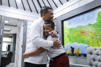 Retas Sistem Keamanan NASA, Bocah SD Boyolali Dihadiahi Laptop dan Beasiswa oleh Gubernur Jateng
