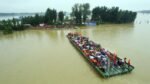 Dijuluki 'Bahtera Nuh', Jembatan Apung Portabel China Evakuasi Ribuan Korban Banjir Bandang