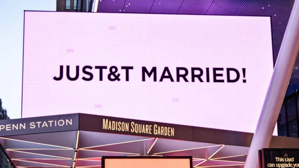 Sah! Taylor Swift & Travis Kelce Menikah, Madison Square Garden Berubah Jadi Lavender Merah Jambu 12 Sah! Taylor Swift & Travis Kelce Menikah, Madison Square Garden Berubah Jadi Lavender Merah Jambu