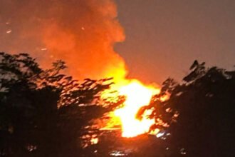 Si Jago Merah Mengamuk di Kebayoran Lama, 185 Personel Damkar Dikerahkan Tembus Kobaran Api