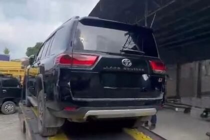 Bupati Kuansing Ubah Pelat Nomor dan Sembunyikan Land Cruiser Hasil Suap di Gudang Sumut