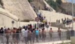 Ribuan Migran Maroko Jebol Perbatasan Ceuta, Spanyol Kirim Pasukan Militer, Toko-toko Tutup