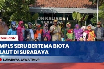 Kreatif Banget! Guru di Surabaya Pakai Kostum Ikan dan Raja Laut Demi Sambut Siswa Baru SD