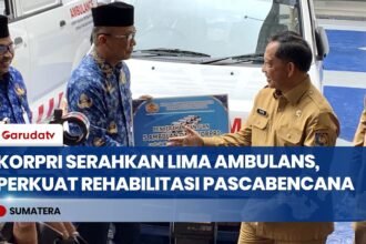 Mendagri Terima Lima Unit Ambulans untuk Percepatan Pemulihan Pascabencana Sumatera