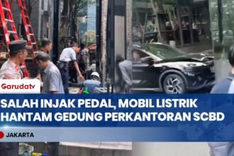 Mobil Listrik Hantam Gedung Perkantoran di SCBD hingga Kaca Gedung Pecah
