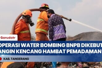BNPB Kerahkan Dua Helikopter Water Bombing, Kebakaran TPA Jatiwaringin Belum Terkendali