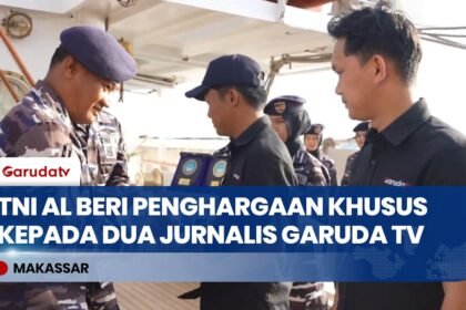 TNI AL Anugerahkan Pin Kartika Jala Krida ke Dua Jurnalis Garuda TV Meliput Pelayaran KRI Bima Suci