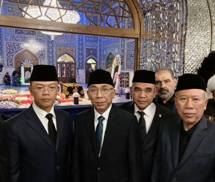 Menlu Sugiono, Muzani dan Gus Yahya Takziah ke Makam Ayatollah Seyyed Ali Khamenei