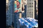 Helikopter mengangkut jersey raksasa Lionel Messi melintasi langit Rosario saat euforia keberhasilan Argentina menembus semifinal Piala Dunia 2026 memuncak.