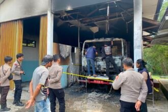 Diduga Korsleting, Mobil Damkar Bangka Barat Hangus Terbakar Saat Parkir di Kantor Satpol PP