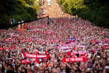 Sambut Kepulangan Timnas, Pesta Rakyat Norwegia Tetap Meriah Meski Haaland 'Hilang' di Tengah Acara