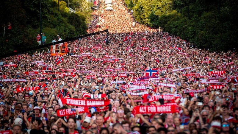 Sambut Kepulangan Timnas, Pesta Rakyat Norwegia Tetap Meriah Meski Haaland 'Hilang' di Tengah Acara