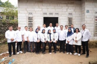 Komisaris Danantara Asset Management meninjau layanan PNM di Mojokerto untuk melihat langsung dampak pemberdayaan perempuan pelaku usaha ultra mikro.