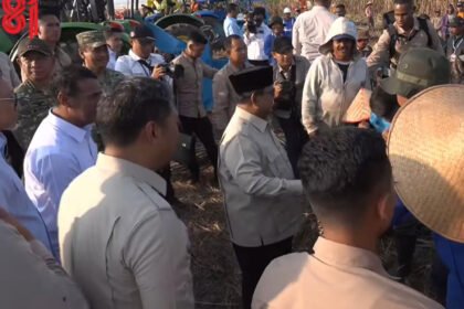 Momen Hangat di Malang: Lihat Kedatangan Presiden Prabowo, Petani Tebu Spontan Berlari Berebut Salaman